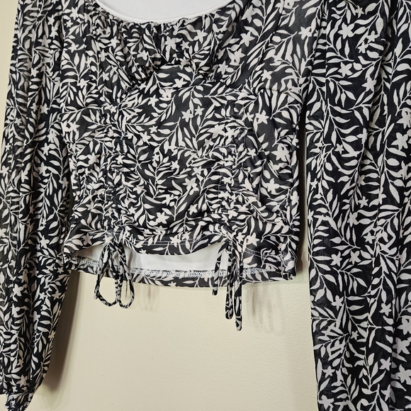 Almost Famous Black and White Floral Blouse - Picture 1 of 4